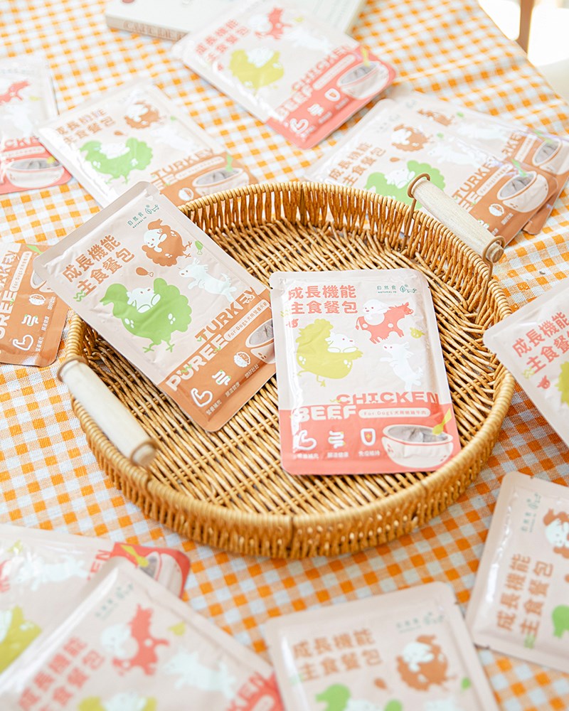 女人知己試用大隊,口碑行銷,部落客行銷,自然食 成長機能主食餐包,自然食,成長機能狗狗主食餐包,成長機能貓咪主食餐包,滿足毛孩最單純的幸福,人食等級食材,開封即食,綿密的肉泥狀質地,好吸收,無膠類,無色素,無防腐劑的添,維持腸道健康,添加DHA/靈芝多醣體,使用高優質蛋白,適口性佳,狗狗口味,犬用營養火雞,犬用嫩雞牛肉,貓咪口味,貓用營養嫩雞,貓用嫩雞鮪魚